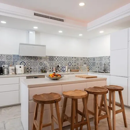 Апартаменты Azul On The New Golden Mile 1min Walk From By Allstay
